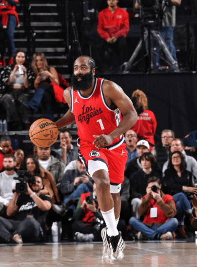 爱游戏娱乐-哈登迎来二十赛季高光表现，法国队球迷沸腾！的简单介绍